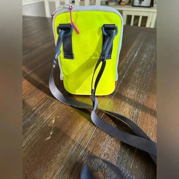 Lululemon easy access cross body bag - Picture 7 of 12